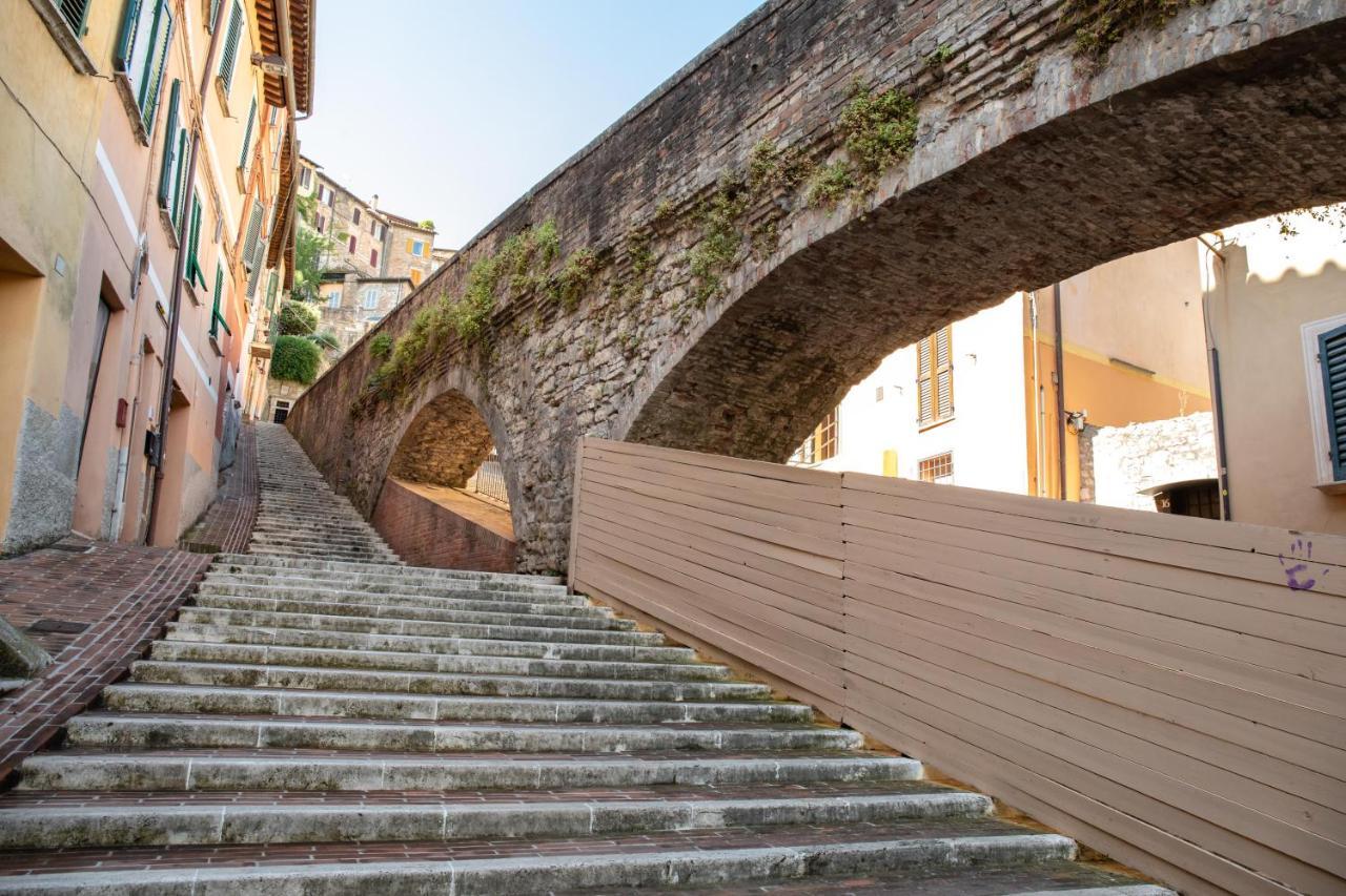 La Conca Apartment: A View On The Roman Aqueduct Perugia Luaran gambar